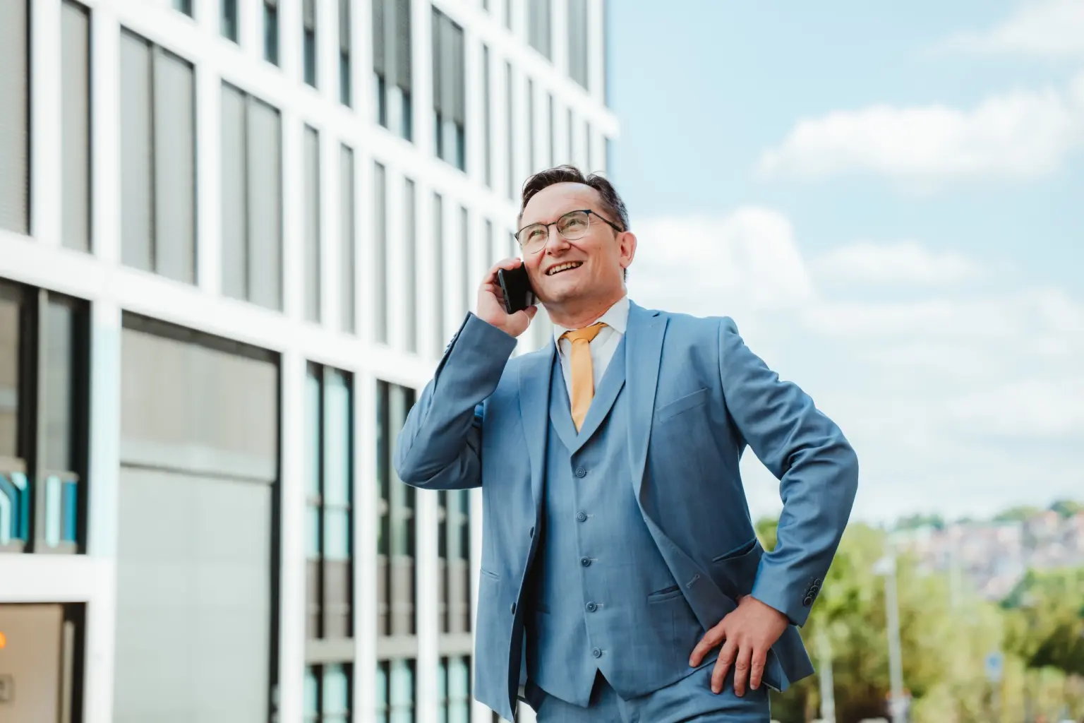 Martin Schroeter, zertifizierter Edelmetallberater, von Goldstandard Business in einem Gespraech mit einem Kunden